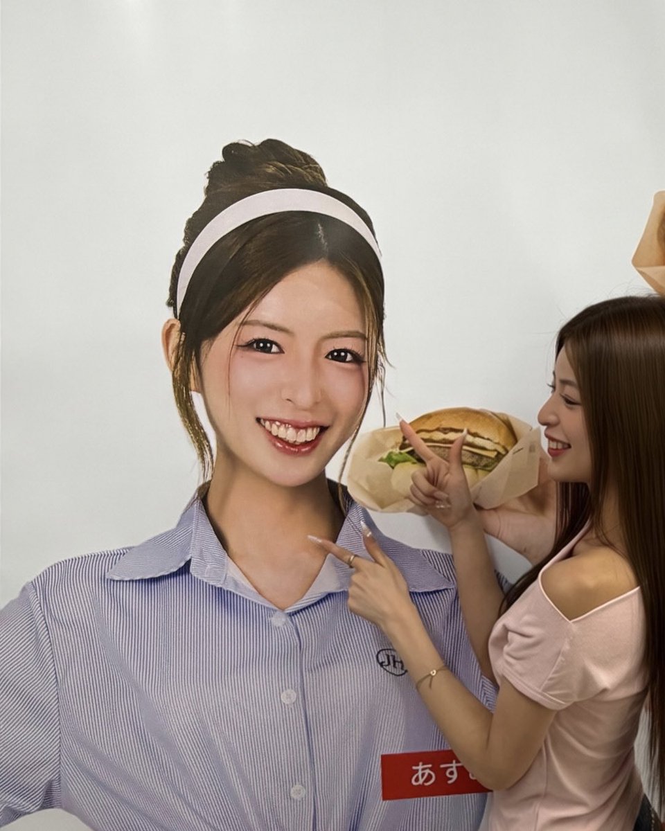 asumin_128's tweet photo. ウェンディーズファーストキッチン🍔
こんなにおっきい看板ありがとう✨ https://t.co/LM1qqREAnx