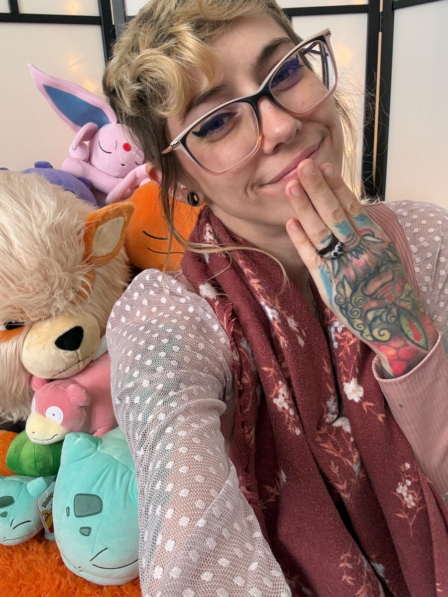 JuniperLeFay's tweet photo. Pokemon piles please me! https://t.co/ODII8Y14GT