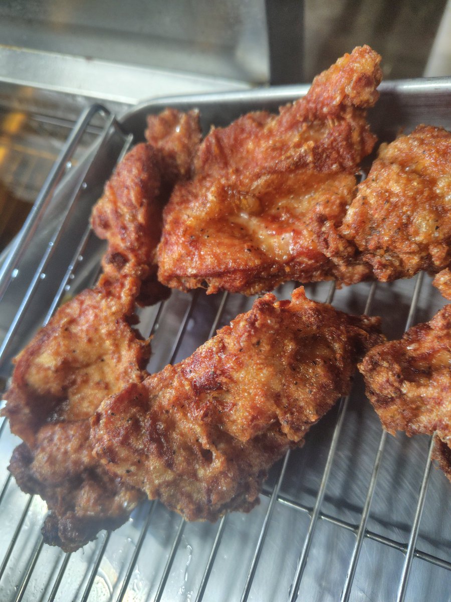 cokie2011's tweet photo. おはようございます。

文蔵セントラルキッチン。
豚骨肉焼きそば。からあげ。
元気に販売しています。😋

ご予約は、0267-78-5807
文蔵セントラルキッチン迄お願いします。

皆様のご来店をお待ち致しております。
今日も1日よろしくお願い致します。🎶 https://t.co/snGXmLoCXM