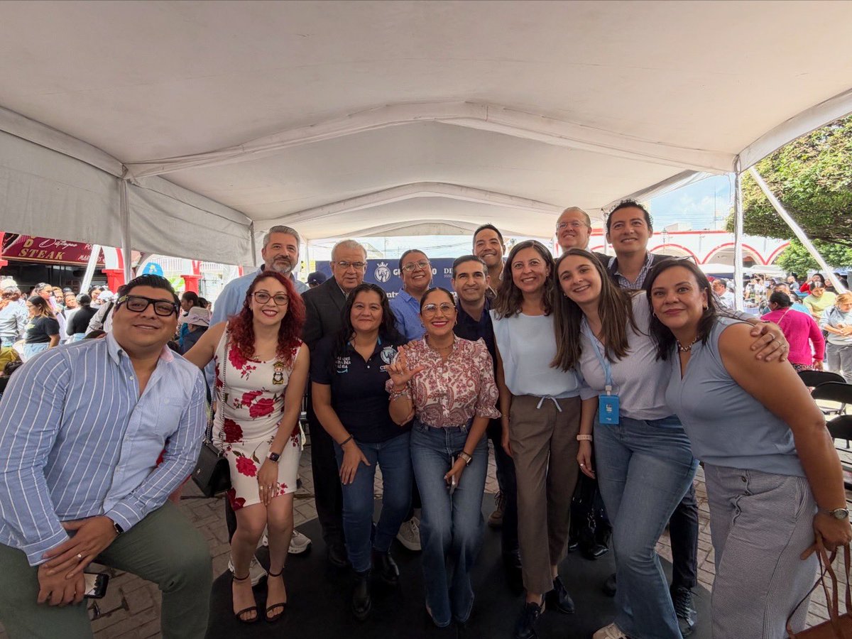 difgente's tweet photo. En #Romita 📍 nos reunimos en el Encuentro Nuestras Familias Nuestra Gente 🧑🧑🧒🧒 para acercar servicios, orientación y espacios que impulsan el desarrollo de la ciudadanía. 👩🏻💻👨🏻💻
A través del trabajo coordinado entre las dependencias del @gobgente, Gobierno de Romita y DIF Romita 2024-2027 🙌🏼 sumamos esfuerzos para fortalecemos la participación, el cuidado y la convivencia en cada rincón de #Guanajuato.
#CuidamosALasFamilias