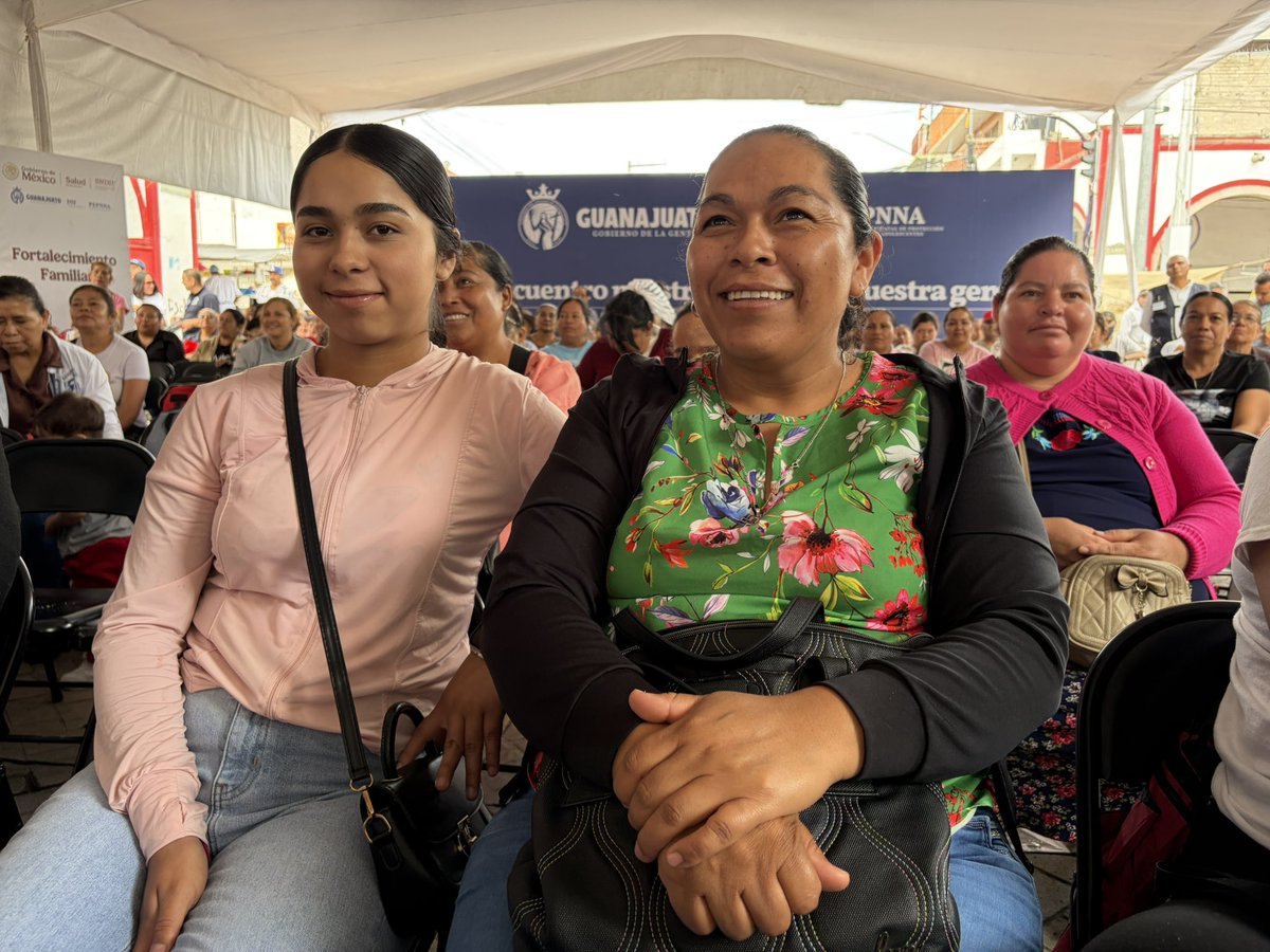 difgente's tweet photo. En #Romita 📍 nos reunimos en el Encuentro Nuestras Familias Nuestra Gente 🧑🧑🧒🧒 para acercar servicios, orientación y espacios que impulsan el desarrollo de la ciudadanía. 👩🏻💻👨🏻💻
A través del trabajo coordinado entre las dependencias del @gobgente, Gobierno de Romita y DIF Romita 2024-2027 🙌🏼 sumamos esfuerzos para fortalecemos la participación, el cuidado y la convivencia en cada rincón de #Guanajuato.
#CuidamosALasFamilias