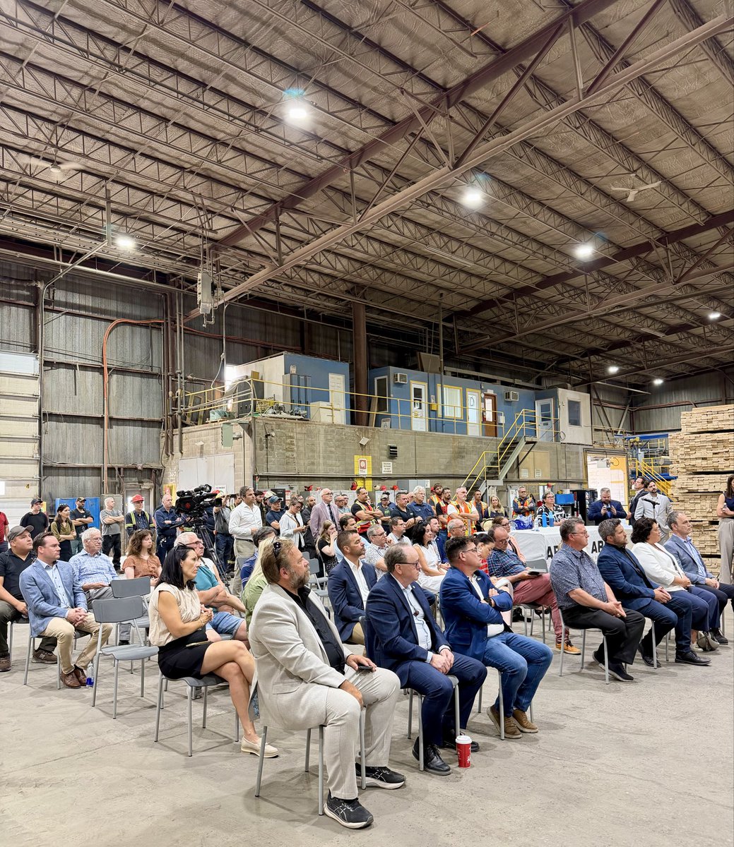 BDrainvilleQc's tweet photo. Notre forêt, c'est bien plus que des arbres. 

C'est des milliers de travailleurs. Des familles. Des entreprises qui font vivre nos régions. 🤝🏻

Aujourd'hui, on investit 120 M$ pour donner à notre industrie forestière les moyens de traverser le contexte commercial actuel, d'investir et de créer encore plus de valeur ici, au Québec. 🪵

Avec le nouveau programme FORET et un nouveau volet du programme ESSOR, on agit concrètement pour protéger nos emplois, soutenir nos entreprises et préparer l'avenir de notre industrie forestière.

Nos régions ont besoin de nous, notre gouvernement est au rendez-vous. 💪🏼🌲

👉🏼 https://t.co/3XGXhtnBf0

@CJKateri
@GirardEricLSJ 
@Guillemette_CAQ