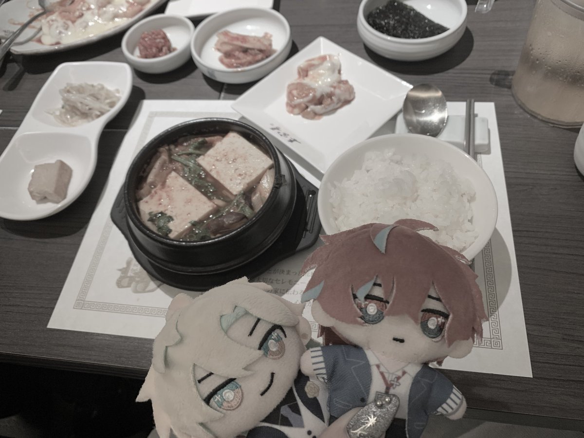 trashcan040's tweet photo. 沖縄旅行とイベント日のご飯と
お友達とお揃いで買った概念🥂 https://t.co/jItXmaciHt