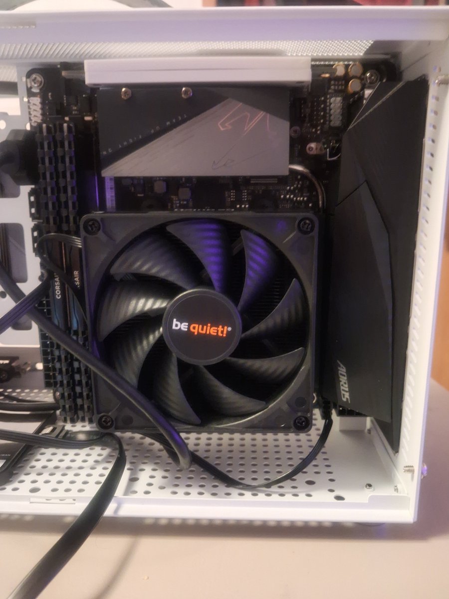 Dextor_HS1's tweet photo. Eeeeeeeeee its soooo smallllllllll :3c https://t.co/0HJRhjqrSU
