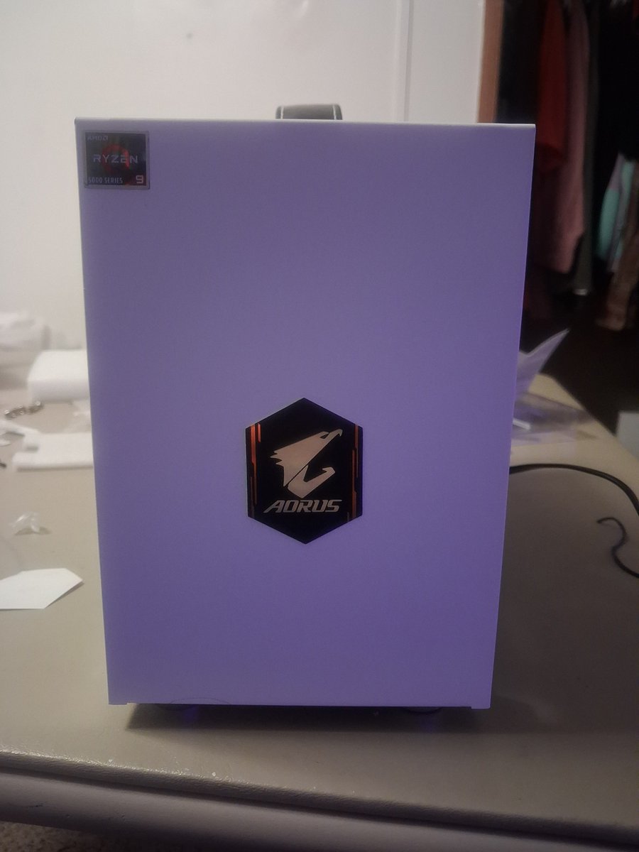 Dextor_HS1's tweet photo. Eeeeeeeeee its soooo smallllllllll :3c https://t.co/0HJRhjqrSU