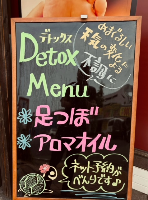 hands0133's tweet photo. おはようございます。
只今のお時間
１０：３０～お一人様
１２：００～お一人様
予約受付中です(^^)

本日もご来店お待ちしております。

＃マッサージ ＃もみほぐし ＃オイルマッサージ ＃ドライヘッドスパ ＃前橋 https://t.co/WE6jQEIvjv