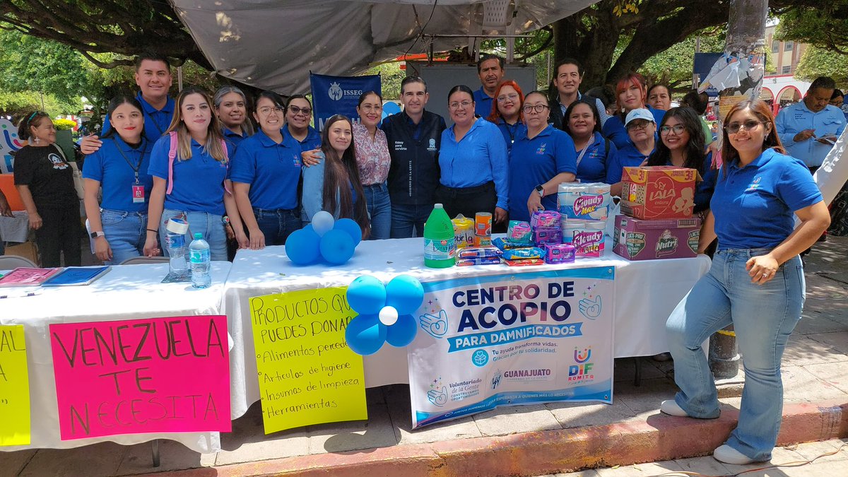 ponchoborja80's tweet photo. Llegar a cada municipio nos deja algo valioso: la oportunidad de escuchar, aprender y seguir construyendo juntos. 🤝
Hoy en #Romita compartimos el Encuentro Nuestras Familias Nuestra Gente, un espacio para acercar servicios, resolver dudas y convivir con la ciudadanía. https://t.co/D9v3zoK4fk