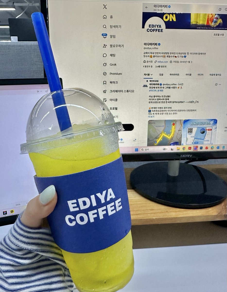 ediya_coffee's tweet photo. 트친님들!!💙
맛잘알 막내 인턴이 맛돌희 메뉴 추천해 줄게요 ૮- ﻌ •ა ♥
 
오늘처럼 비 오고 축 처지는 날에는🌧️
★막내 인턴 PICK) 얼박사 젤리 플랫치노★
 
시원한 얼박사 슬러시에 
얼박사맛 젤리까지 들어있어서 씹는 재미까지!!
 
트친님들의 이디야 추천 메뉴도 궁금해요! 👀
나만 아는 꿀조합도 RT로 남겨주시면 막내 인턴도 츄라이해보께요 (๑>؂•๑)
 
✔팔로우 + #막내인턴_오메추+ 인용RT
✔선물: 이디야 모바일 금액권 5천원권 (3명)
 
7/12(일)까지, 7/13(월)발표