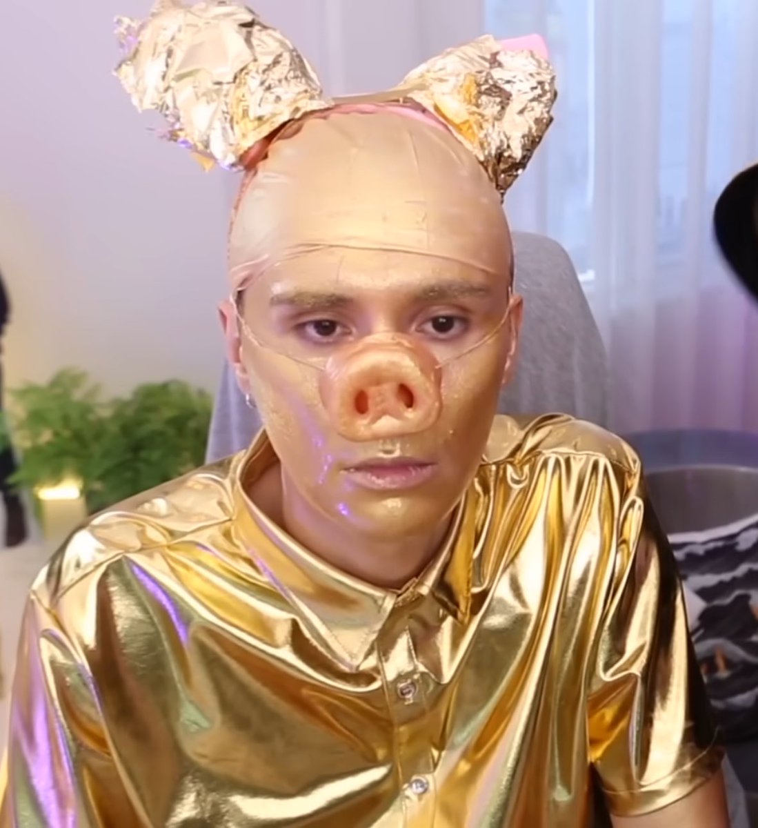 phancrave's tweet photo. showing up to the hard launch tour like this https://t.co/WJZ7dh516j
