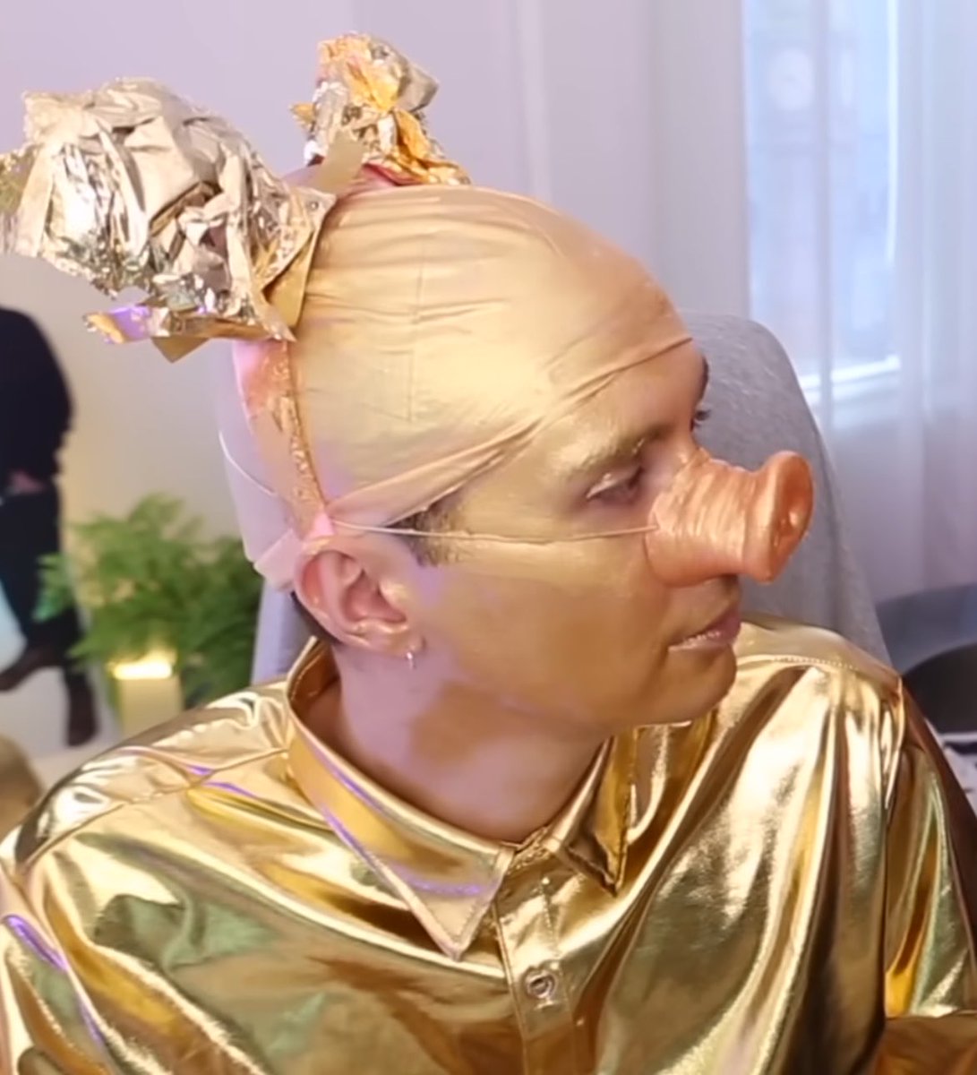 phancrave's tweet photo. showing up to the hard launch tour like this https://t.co/WJZ7dh516j