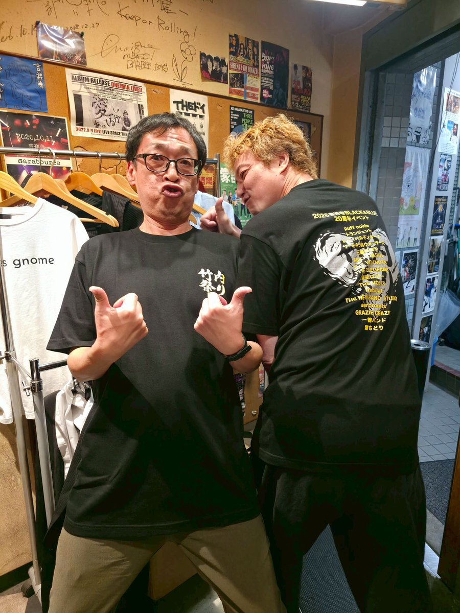 RabicatO's tweet photo. 竹内祭りグッズ 好評販売中
ぜひ会場でお買い求め下さい！

・竹内 T シャツ S,M,L,XL 各3,000円  ※写真はXL 着用
・竹内 タオル 2,000円
・竹内 アクリルスタンド1,000円⇦残り僅か！

#竹内祭り
#吉祥寺ブラックアンドブルー https://t.co/9kFBXOmXTr