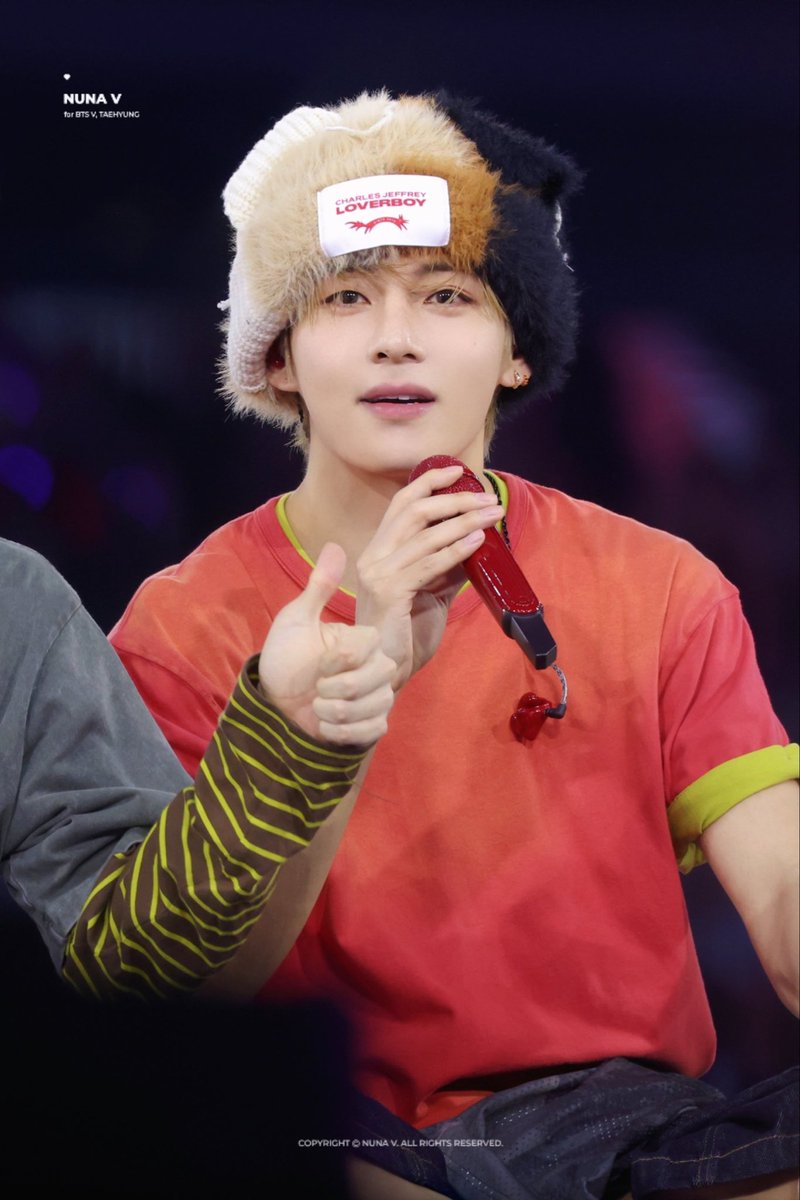Taenationteam's tweet photo. THE PRETTIEST!! THE MOST HANDSOME!! THE CUTEST!!! That smile though 🥹🥹🫠

Im cryinggggg😩

KING V RULES THE STAGE
TAEHYUNG ROCKS LONDON
#V_WORLDTOUR_ARIRANG_LONDON_D2 https://t.co/Bi5OM7N65Q