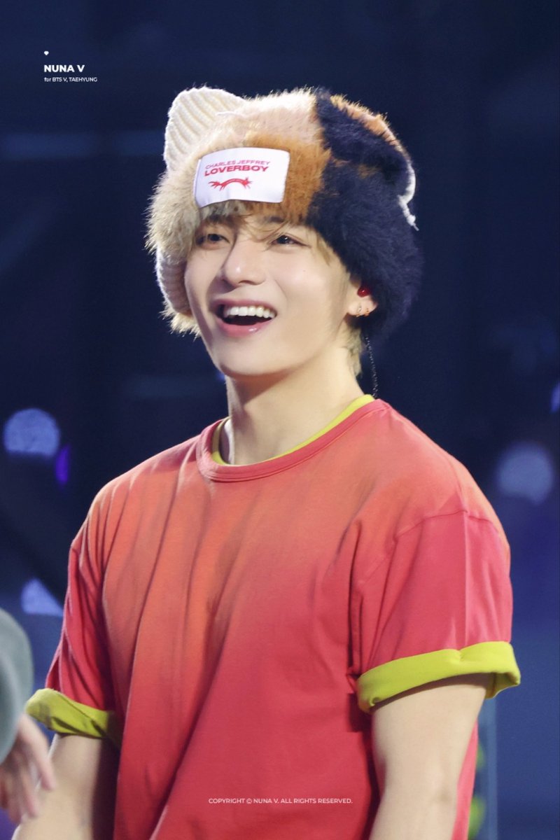 Taenationteam's tweet photo. THE PRETTIEST!! THE MOST HANDSOME!! THE CUTEST!!! That smile though 🥹🥹🫠

Im cryinggggg😩

KING V RULES THE STAGE
TAEHYUNG ROCKS LONDON
#V_WORLDTOUR_ARIRANG_LONDON_D2 https://t.co/Bi5OM7N65Q