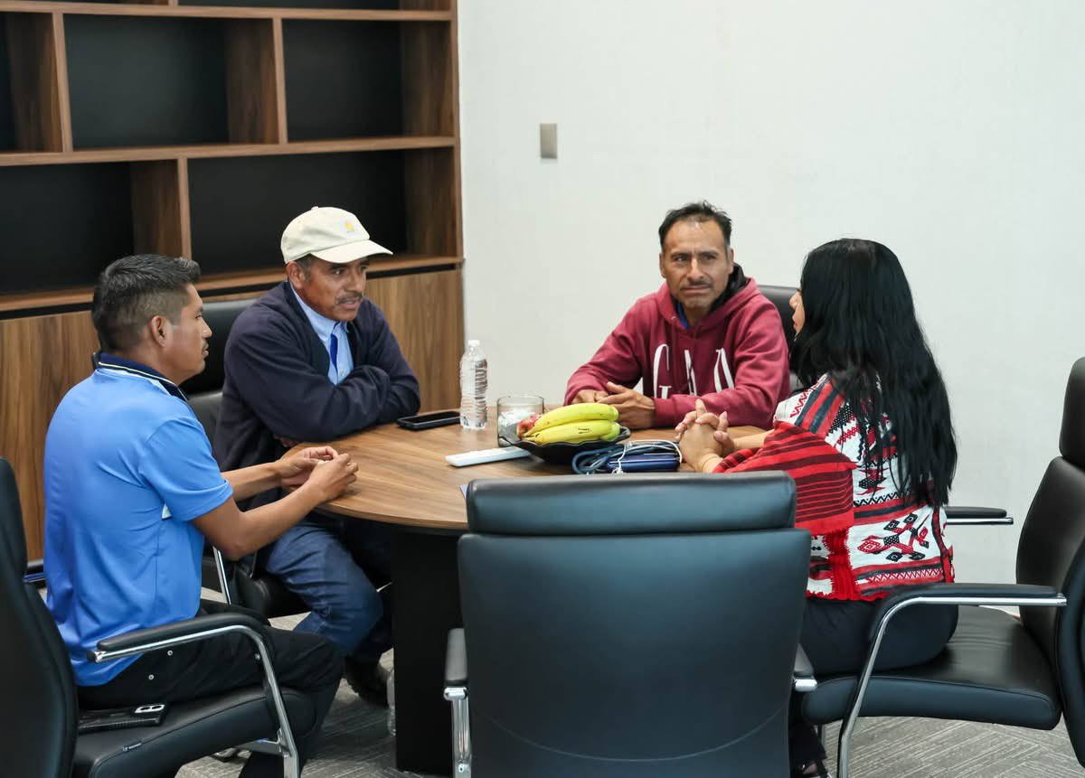 TaniaCaballeroN's tweet photo. El diálogo permanente con las autoridades municipales nos permite construir soluciones de manera conjunta.

Con gusto recibí a las autoridades de la agencia de Río Minas El Rosario para atender y dar seguimiento a sus solicitudes. https://t.co/6O2stqSldA