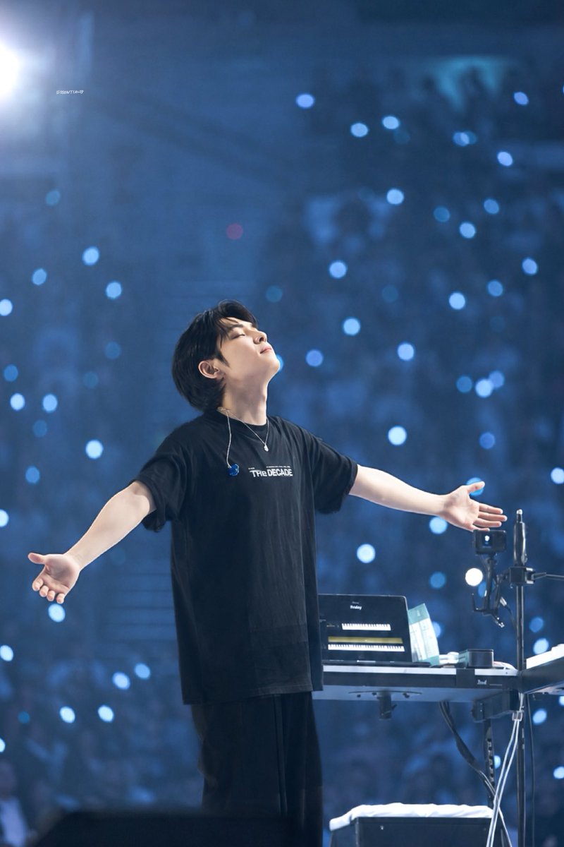 __ESSENTIAL's tweet photo. 260705 The DECADE FINALE 

#데이식스 #day6 #원필 #WONPIL https://t.co/ePFsuBc8Pu
