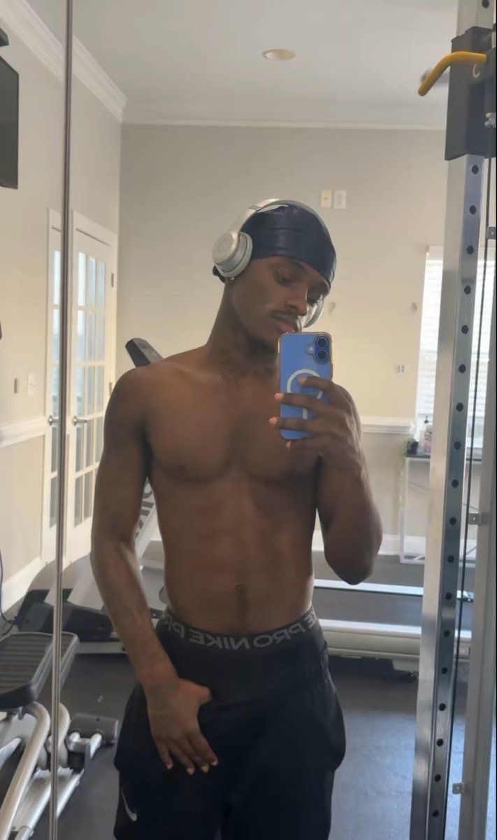 DatniggaQp_'s tweet photo. https://t.co/KJ03TzfCnQ