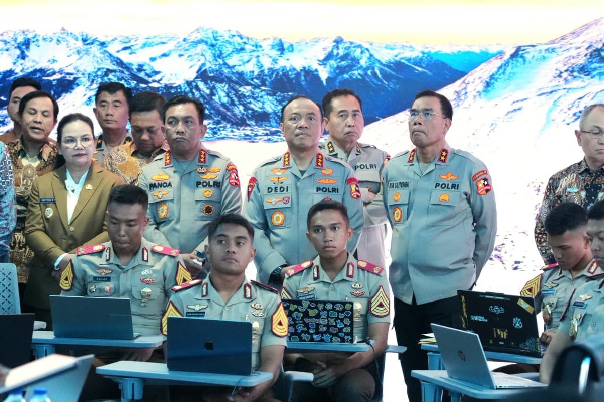 polres_mitra's tweet photo. *Wakapolri Resmikan Laboratorium Sosial Sains dan Kelas Tematik, Akpol Perkuat Scientific Policing*

Semarang, 6 Juli 2026 – Akademi Kepolisian (Akpol) memasuki babak baru modernisasi pendidikan kepolisian melalui peresmian Laboratorium Sosial Sains Kepolisian dan Kelas Tematik. https://t.co/c0dd2JM5At