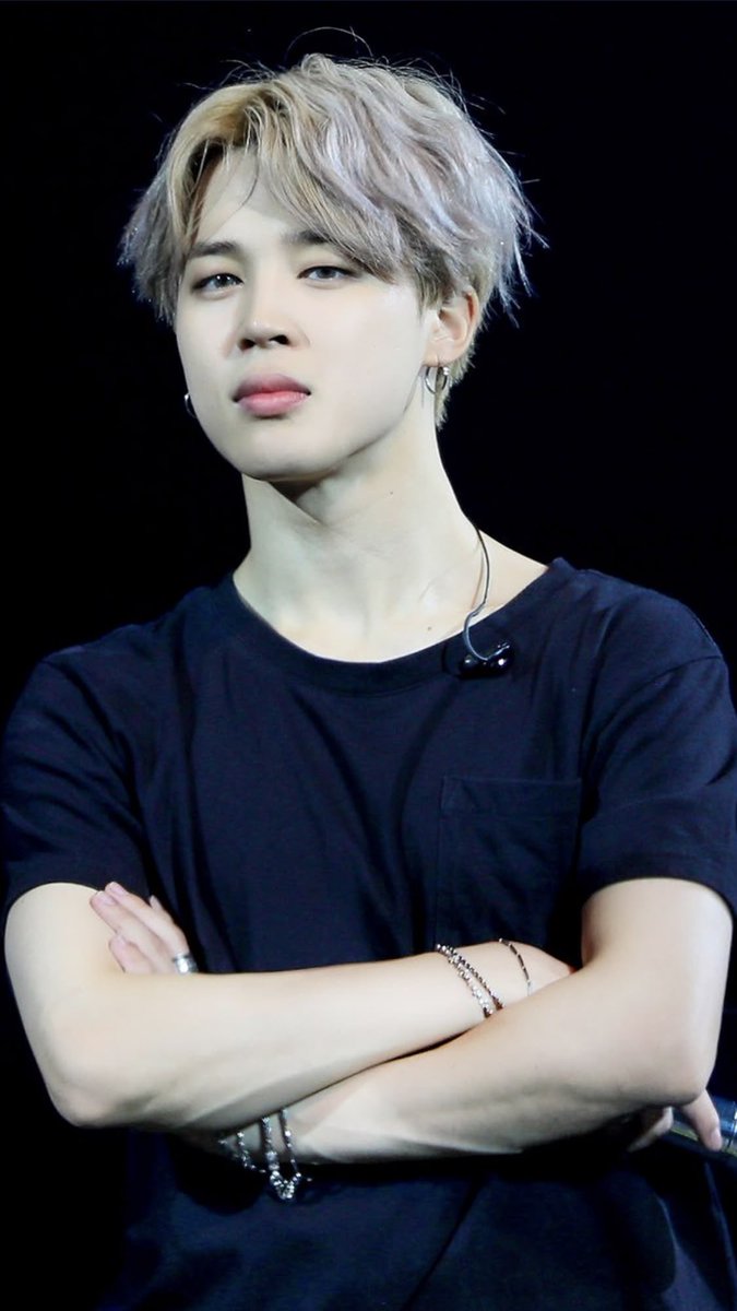 belvsbui's tweet photo. @m_lunx_ pido y necesito a jimin plateado de nuevo ES Q MÍRENLO https://t.co/QzMSlh7EV2