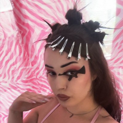 emmie_starrr's tweet photo. lil selfie to remind u fkn dweebs what a baddie looks like https://t.co/KON29wA3Q9