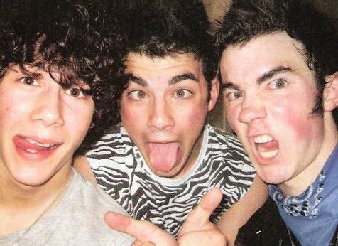 archivesjonasb's tweet photo. old but gold, jonas brothers. https://t.co/nbgVhjLnd0