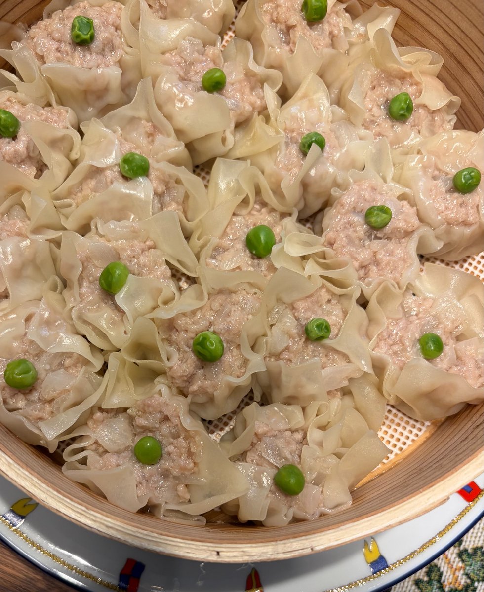 Yokusuls's tweet photo. おはヨクスル！ 
先日人生で初めてシュウマイを手作りしました🥟
思ったより簡単に美味しくできて満足😋
他にも色々挑戦したいので、おすすめあったら教えてください〜✨

本日もよろしくお願いいたします！
#企業公式相互フォロー
#企業公式つぶやき部
#企業公式さんと繋がりたい https://t.co/Z7fPkTltjE