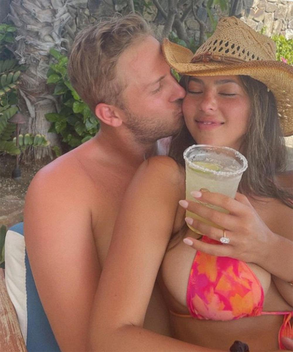 MLFootball's tweet photo. COOL STORY: Detroit #Lions star quarterback Jared Goff met his wife Christen Harper through a dating app.

The two connected in 2019, began dating shortly after, got engaged in 2022, were married in 2024, and now have a kid together.

Sometimes all it takes is one swipe ❤️ https://t.co/73MwM8SlBQ