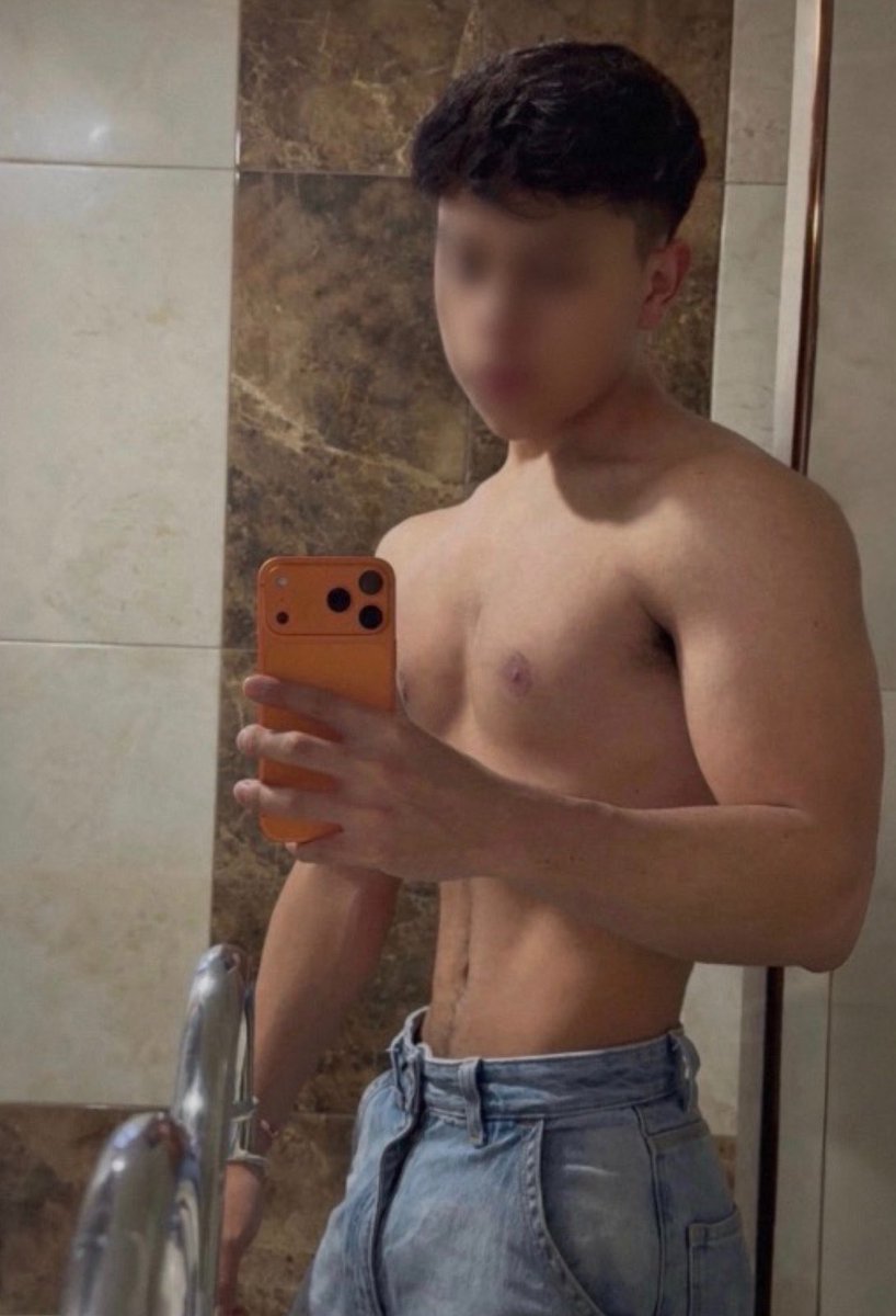 masterdamnn's tweet photo. The fact that a man much younger than you has you enslaved and under his command only speaks to how pathetic you are. But it's in your nature to serve. #findom #cashfag #latindom #feet #alpha #muscles https://t.co/JiAEdKVKPq