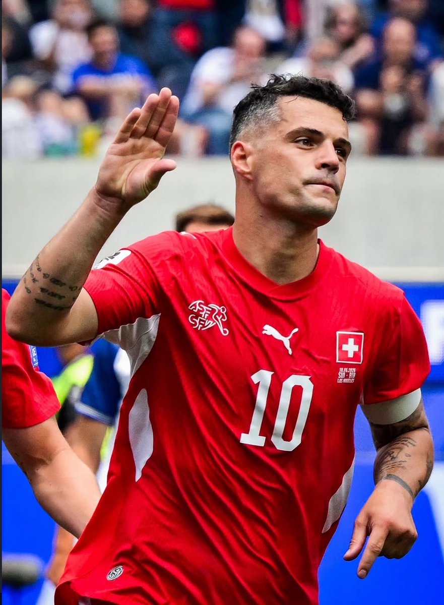 Juxnv__'s tweet photo. Por cierto, qué jugador de futbol, se jugó a lo que el quizo https://t.co/767vGS9jcJ