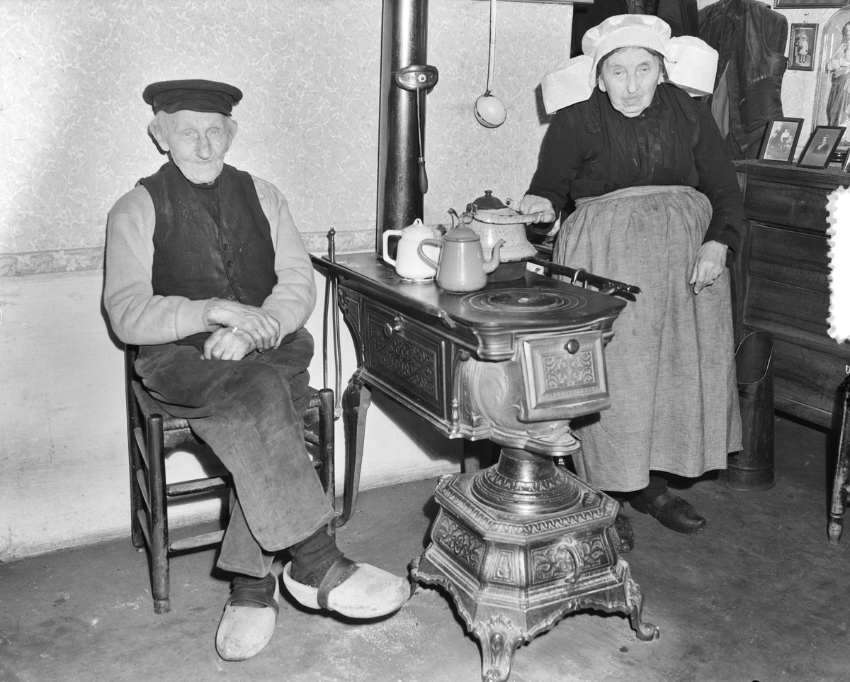 XmxHowes's tweet photo. Available here https://t.co/jkb6SuYxTK
#Dutch #Wallartforsale #wallart #gifts #giftideas #70thAnniversary #Netherlands #huwelijken #HarryPot #ElderlyCouple #Celebration #WoodenShoes #sintoedenrode #noordbrabant #PostWWll #Homedecor https://t.co/qrnBL4oONM