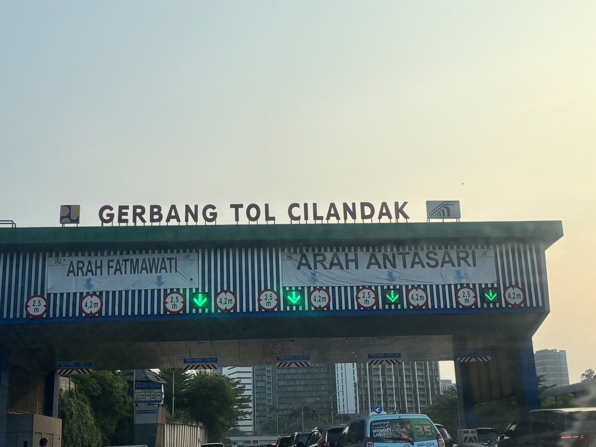 NewComer9090's tweet photo. Morning Jakartans... 🤪
.
.
. https://t.co/58mgy142Zw