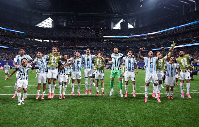Manuira10's tweet photo. #mundialdefútbol2026 
Argentina ganó 3 a 2 a Egipto y va a jugar los cuartos. Una montaña rusa de emociones, un desenlace de película. Todos la daban por muerta, pero se recompuso con huevos y corazón. Jugo mal, pero nunca se rindió y dio vuelta el partido.
Próximo rival: Suiza. https://t.co/FjQGXdyCrI