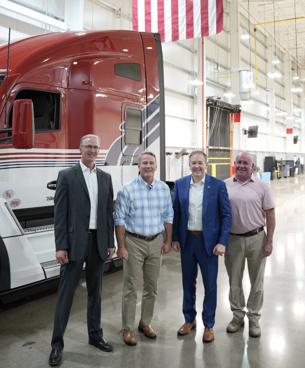 SenJonHusted's tweet photo. Ohio makes the things the world needs, from technologies that help clean our water to the trucks that move goods across America. 
 
@EPALeeZeldin and I visited two facilities today that are prime examples of how Ohio innovation and manufacturing are driving our economy forward. https://t.co/pVYEUx0w1R