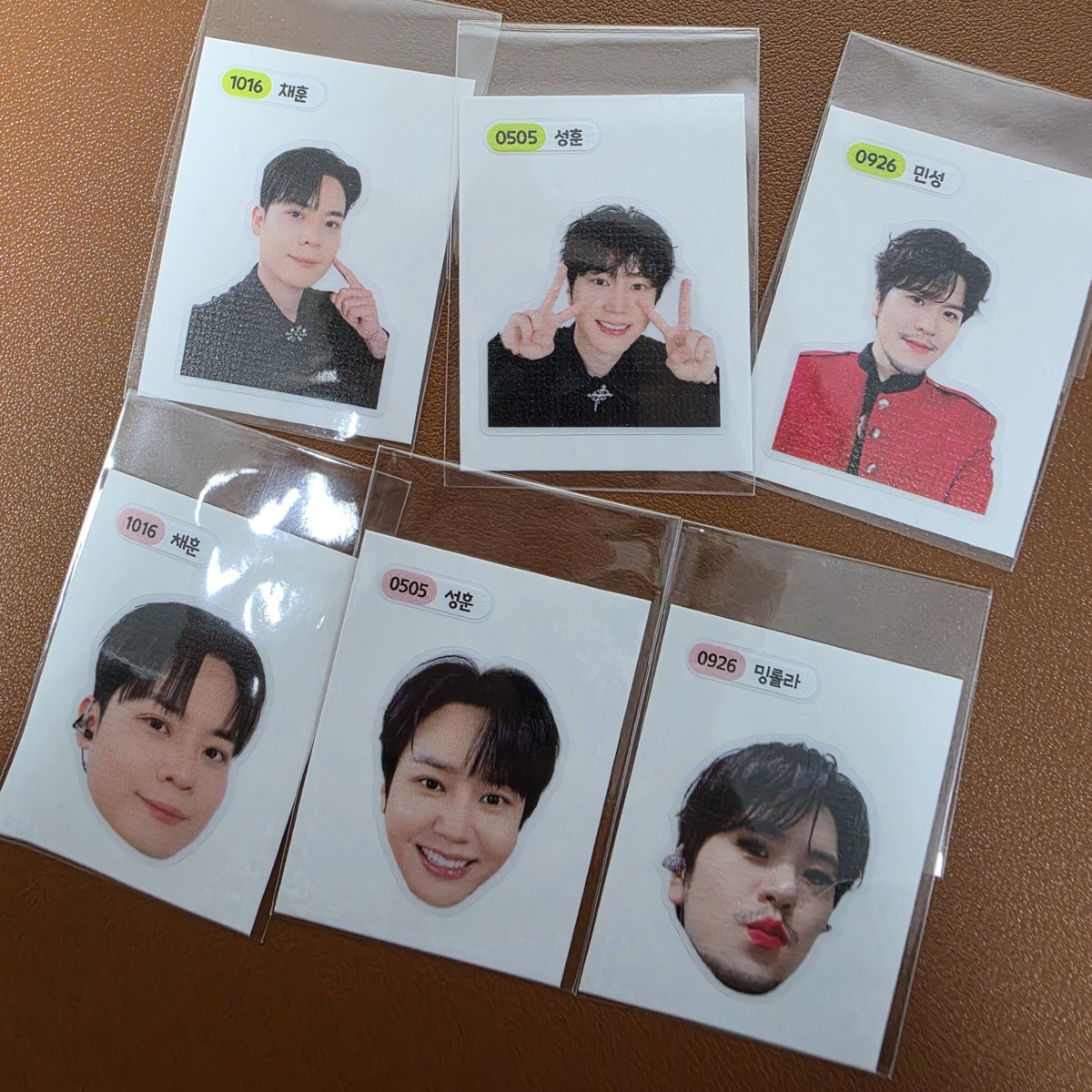 lapoem_gam2's tweet photo. 헉헉 후기이벤트 ㅜ.ㅜ 감사합니다 x703 🥳
이번에도 더듬이 못 잃은 성훈 ㅋㅋㅋㅋㅋ 아니 띠부 개귀여운데 이거 왜 한정이에요? ㅠ 민성이 이름표 밍롤라인거 뻘하게 웃김 ㅋㅋㅋㅋㅋㅋㅋ https://t.co/NLsFPXBAXn