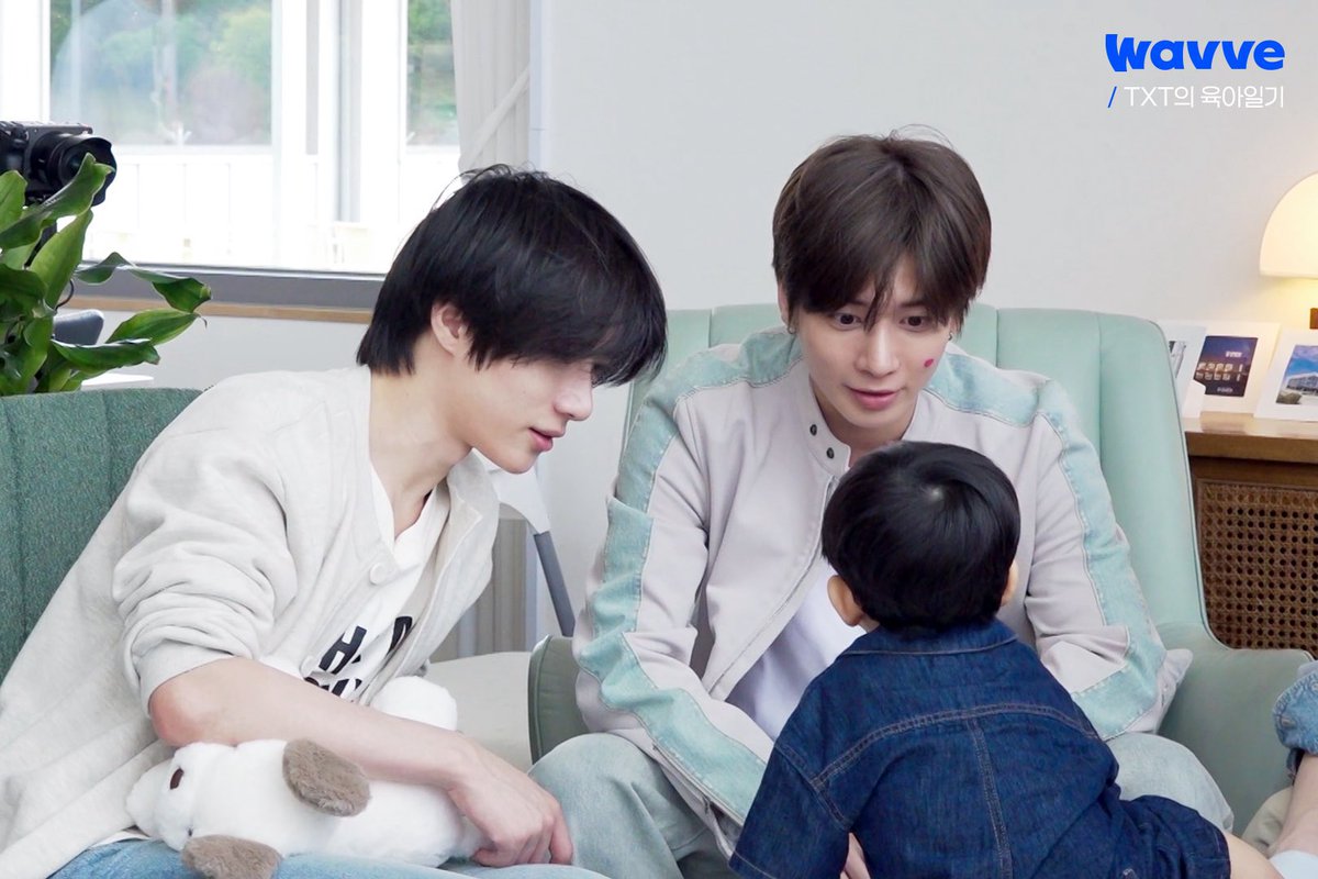 beomgyuhourly's tweet photo. #BEOMGYU for TXT's Parenting Diary Preview https://t.co/HrFUv2TYYY