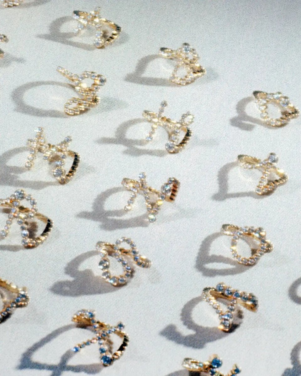 NumeroTOKYO's tweet photo. コペンハーゲン発のファインジュエラー「ソフィ ビル ブラーエ」が新作カプセルコレクション「Love Letters」を先行発売！

https://t.co/gMiV9iRjg3

#SophieBilleBrahe https://t.co/hNmkD2mJ7f