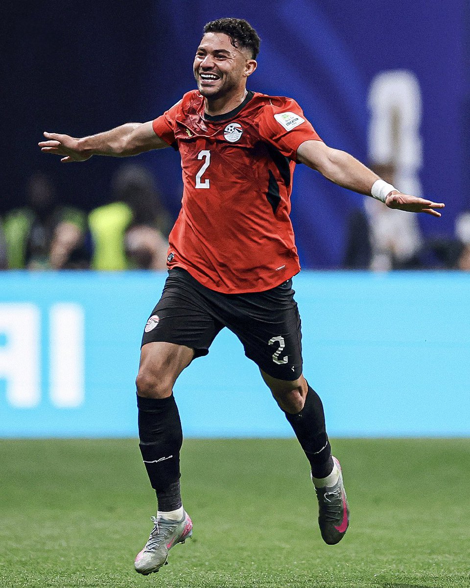 mohamed29_fcb's tweet photo. ميزة إن الواحد يبدأ يهدى من العصبية ومن أجواء ما بعد الماتش إنه هيفكر في كل تفصيلة حصلت

والجول اللي أنت جبته مش هينسيني المدعرة اللي أنت عملتها انهارده يا ياسر

أنت اللي رجعت الأرجنتين في الماتش أكتر من ميسي وأكتر من الحكم
تعاملك في أول وتالت جول لو مدافع هاوي (مش زيك عندك ٣٣ سنة والمفروض خبرة دولية) مش هيعمل اللي انت عملته ده

أنت خذلتنا يا ياسر وخذلت ١٢٠ مليون ..
"ولا ألُومُ صديقِي حينَ يَخذِلُنِي أنا المَلومُ على حُسنِ الرَّجَا فيهِ"