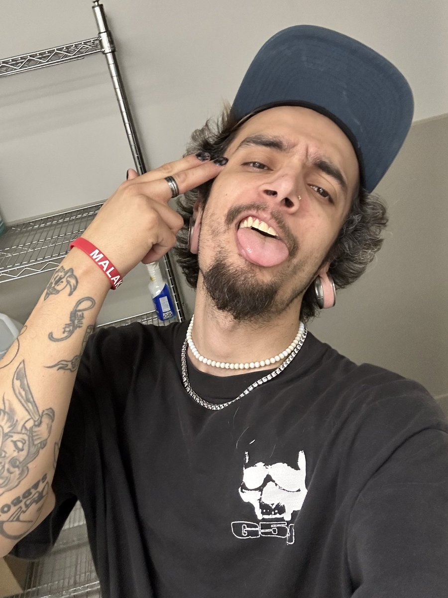 james_bongg's tweet photo. Haven’t been on here Ina while so felt like I should post a recent pic for my fellow Xers what we talkin bout?👀🤷🏽‍♂️ lol #update #goodvibes https://t.co/fKeu4WCgfC