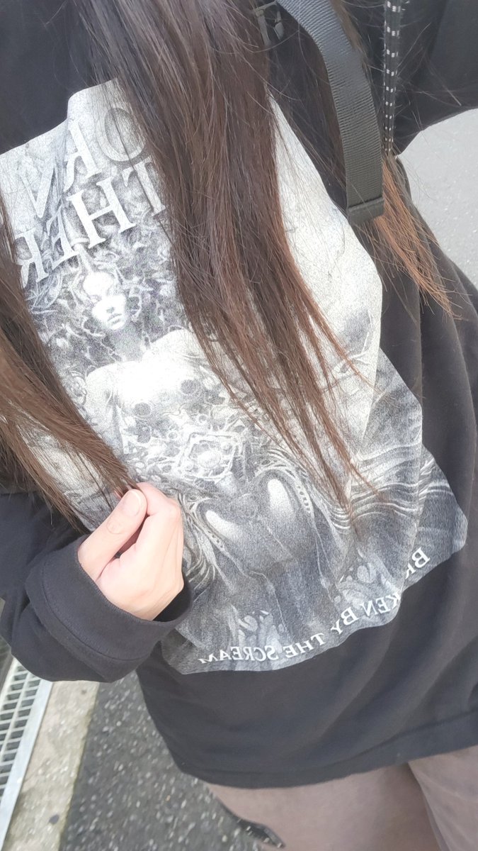 nkymkrg's tweet photo. バイト終わり。昨日も一昨日も涼しかったし家出たの一昨日やから長袖やん。今日真夏日やん。めっちゃ暑いやん。 https://t.co/VPxqUz1dyr