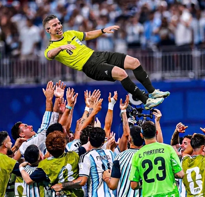 naiivememe's tweet photo. Yesterday everyone said a French referee was cheating because he would screw Argentina. Now Argentina won and the referee was rigged against Egypt. Make it make sense please https://t.co/sJyS59VA0Z
