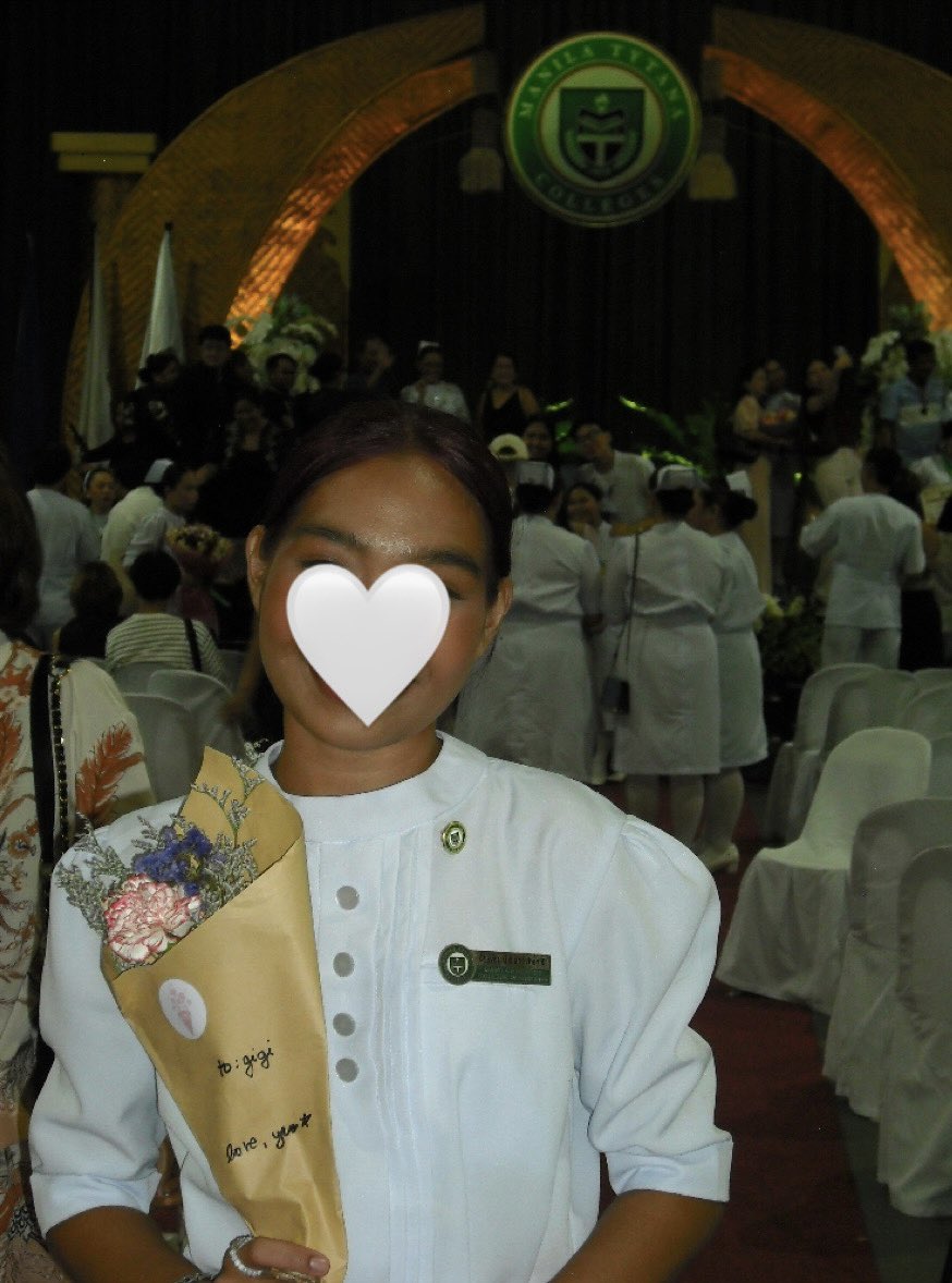 crushingonjosh's tweet photo. late post but guys i finally graduated! 🩹🎓 https://t.co/uRTVAb6ehF