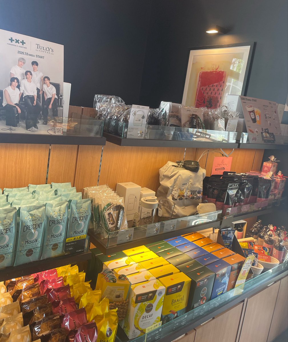 zanmu___0's tweet photo. タンブラー売り切れ？と思ったけどすぐなくなったら補充してたからここの店舗はいっぱい在庫確保してくれてるのかな？ #TXT #タリーズ https://t.co/6Qf8DN7bRT