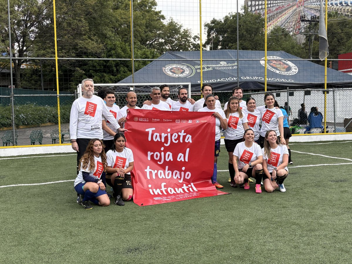 OITMexico's tweet photo. Instituciones de gobierno también salen a la cancha.

Representantes de @STPS_mx y @SECTUR_mx participan en el Torneo Tripartito Amistoso #TarjetaRojaAlTrabajoInfantil, sumándose al llamado para poner fin al trabajo infantil.

#FinAlTrabajoInfantil #EndChildLabour
@ONUMX https://t.co/RrV8hqyQXr