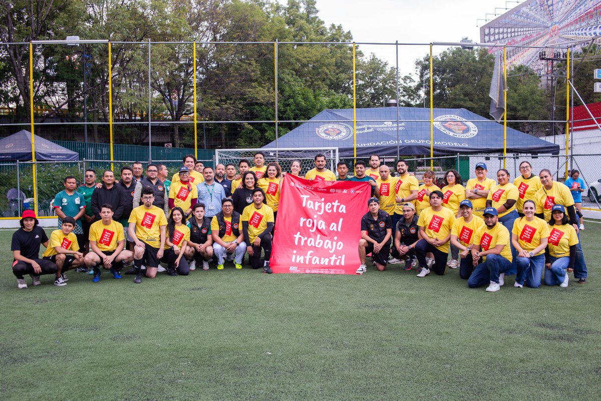 OITMexico's tweet photo. El sector trabajador juega por una misma causa.

Representantes de la @CTM_MX, @CROC_Nacional, @CROM_MX y @UNT_mx se suman al Torneo Tripartito  #TarjetaRojaAlTrabajoInfantil para hacer un llamado conjunto a poner #FinAlTrabajoInfantil 
#EndChildLabour

@OITAmericas @ilo @ONUMX https://t.co/7WMM3eTT6P