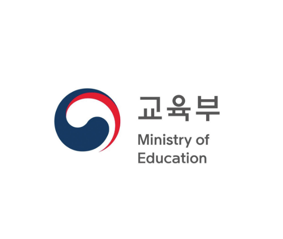 lngshotsched's tweet photo. [📅] #LNGSHOT_newsched

LNGSHOT
🎓 Korean History for CSAT told by Idols
📅 Starts July 20 | Every Monday at 9:00 AM KST
✍️ EBS × Ministry of Education × Together School

LNGSHOT has been selected as one of the participating artists for EBS and the Ministry of Education's educational audio content, Korean History of the College Entrance Exam Told by Idols.

Starting July 20, the members will help students prepare for the CSAT by reading Korean history exam questions from the past five years, providing key explanations, and sharing encouraging messages. New episodes will be released every Monday at 9:00 AM KST through the Together School website and app.

#LNGSHOT #롱샷
