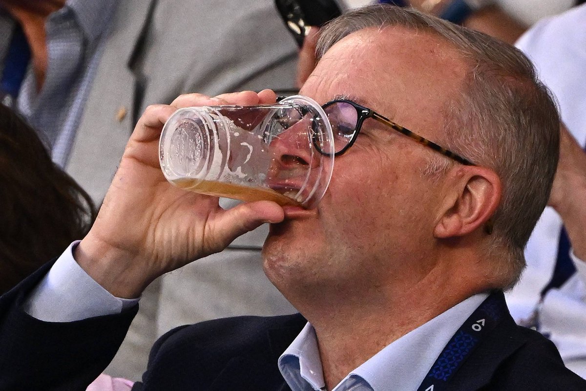 Ausbobsmit's tweet photo. BREAKING NEWS
Anthony Albanese will use taxpayers money to attend tonight's State of origin decider.
This bloke takes us for fools. https://t.co/2P60HZXnhs