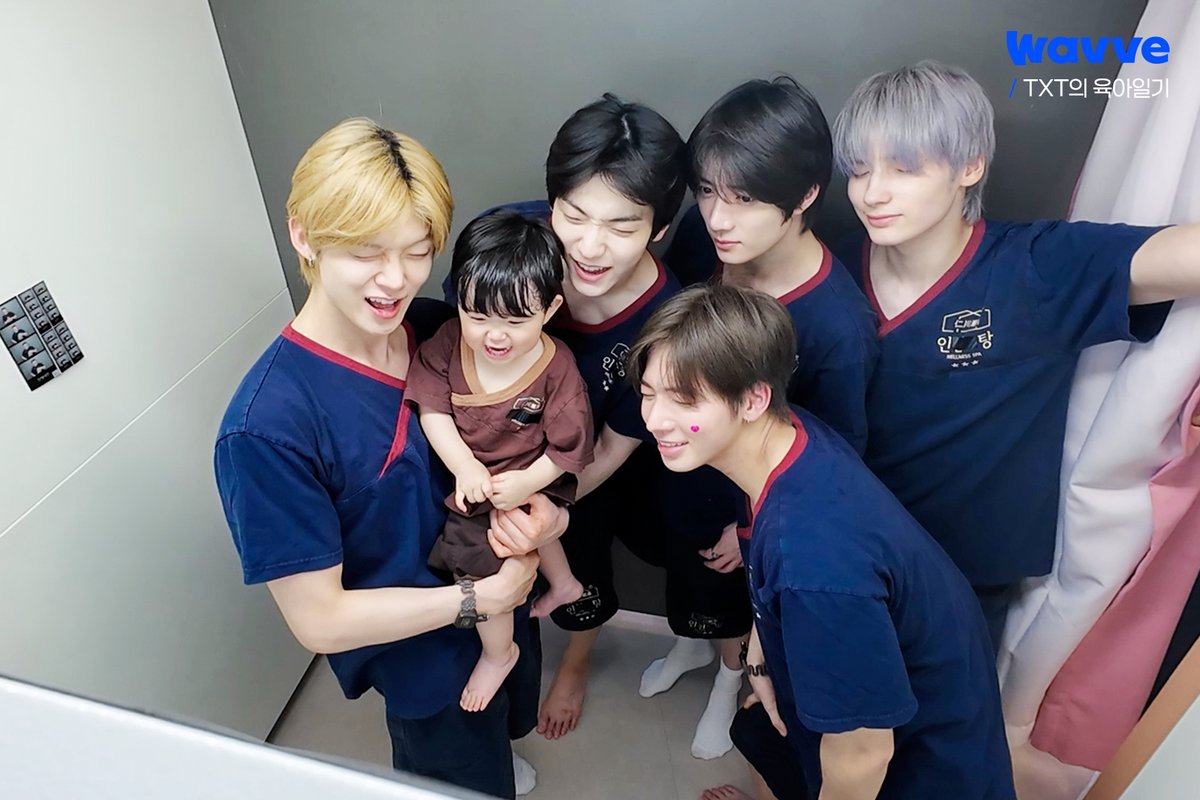 wavve_official's tweet photo. 12화 미리 보기 👀 다섯 삼촌들이 많이 사랑했다🩷
TXT삼촌들과 유준이의 아쉬운 이별💧

[TXT의 육아일기] 지금 웨이브에서 독점 스트리밍 중!
JUST DIVE Wavve!🌊

#웨이브 #Wavve #TXT의육아일기 #투모로우바이투게더 #TOMORROW_X_TOGETHER
#TXT #수빈 #연준 #범규 #태현 #휴닝카이 https://t.co/ZuvWGmWeRM