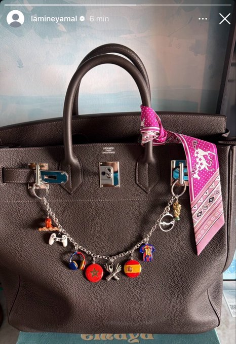 x_FANTIX_x's tweet photo. @nicxxgz el bolso de borja iglesias https://t.co/oFFTALbczV