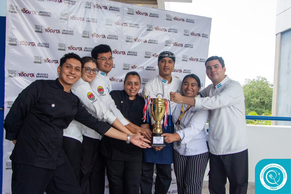 UNAHoficial's tweet photo. ¡Pumas destacados! Estudiantes del Técnico Universitario en Alimentos y Bebidas (TUAB) de la UNAH, obtuvieron por segundo año consecutivo el primer lugar en el Yocuta Challenge, competencia gastronómica de Nestlé Professional, desarrollada en el marco del programa YOCUTA (Young Culinary Talents), donde estudiantes de gastronomía, cocina, hotelería y carreras afines demuestran su talento, creatividad e innovación en la preparación de platillos evaluados por un jurado especializado.

👉https://t.co/oikiO4whch