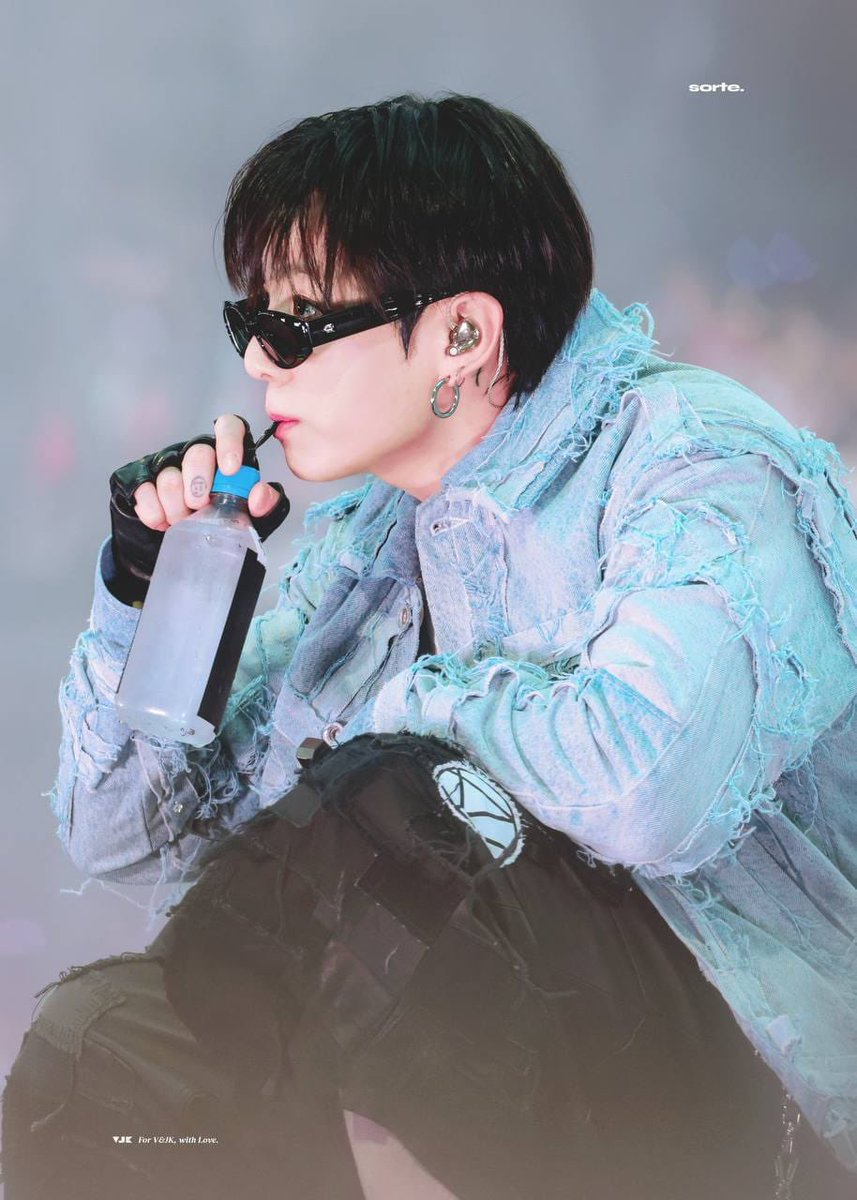 Kat21gc's tweet photo. @JJK_Times @Susila_thv GET WELL SOON JUNGKOOK 
WE LOVE YOU JUNGKOOK https://t.co/S1znmCX9Sg