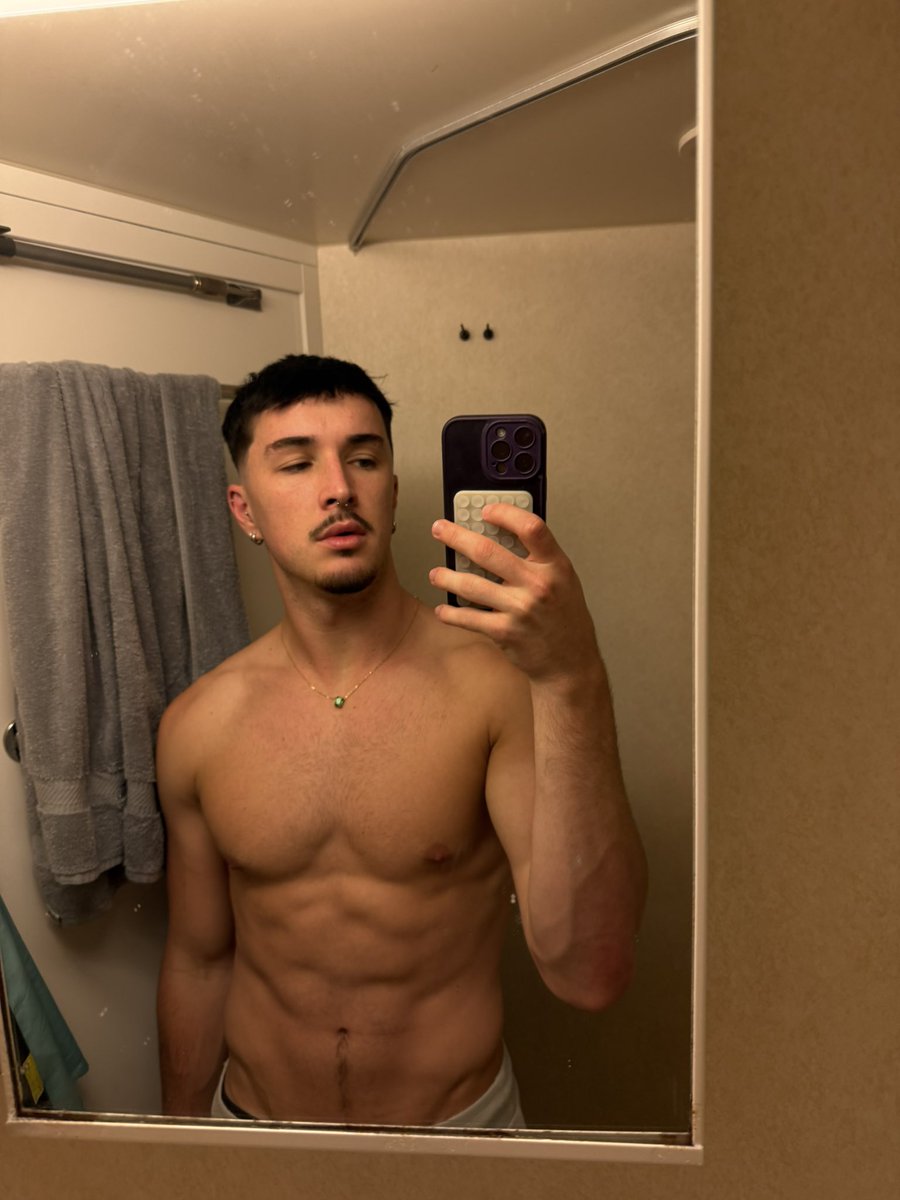 jacoblamb__'s tweet photo. Shower time https://t.co/CpAwMDClnp